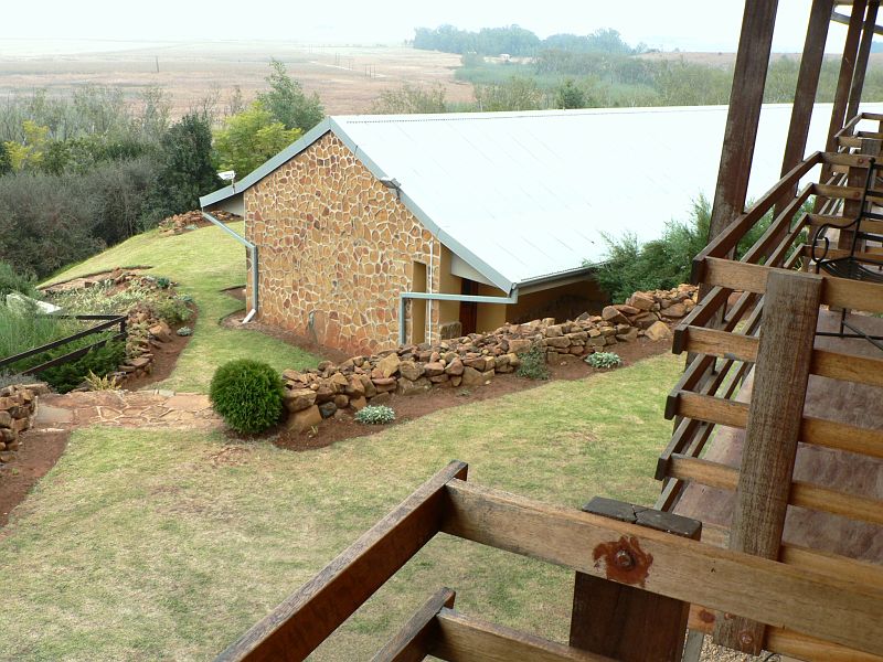 JAR 467.JPG - Na recepci se nám zeptali, odkud pocházíme. Odpověděli jsme, že z Czech republic. Sympatická černoška odvětila, že republic už slyšela, ale czech ne. Chtěla tedy upřesnit, kde ta země leží. Vysvětlili jsme, že mezi Německem a Ruskem. Na ubytovací faktuře pak v kolonce adresa bylo vyplněno jediné slovo Germany.